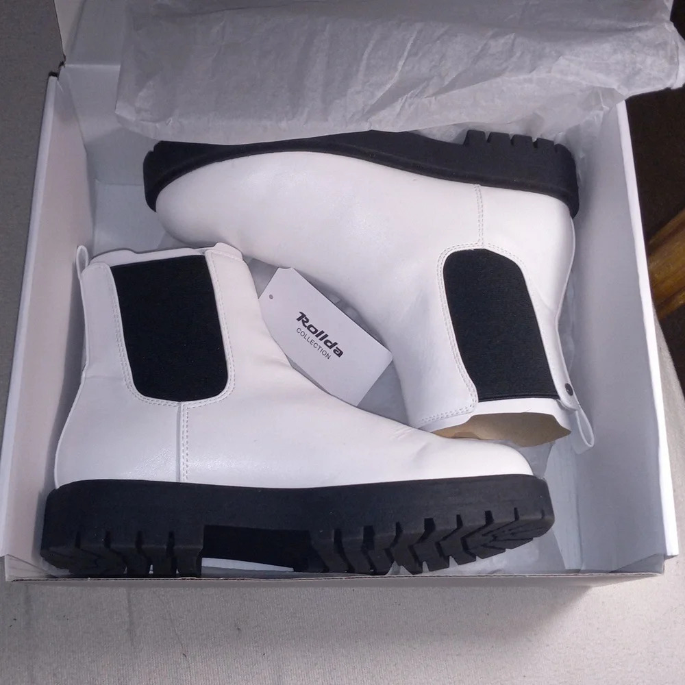 7W white Chealse style boots - Picture 7 of 9